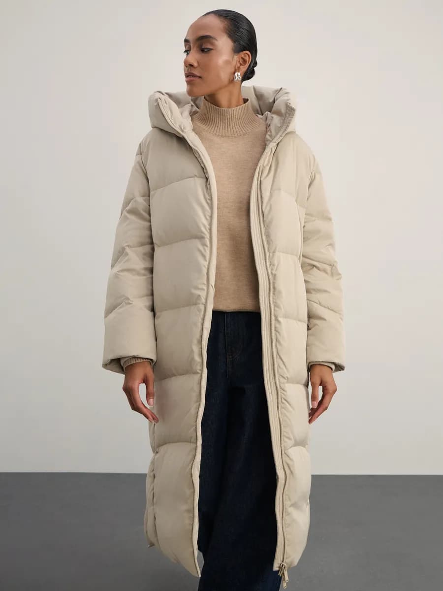 Стеганое пальто длинное зимнее на молнии пуховик