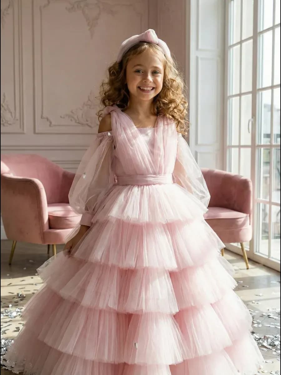 Пышное платье нарядное со шлейфом на выпускной и утренник