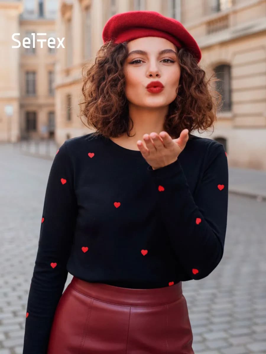 Лонгслив с сердечками Блузка больших размеров нарядный