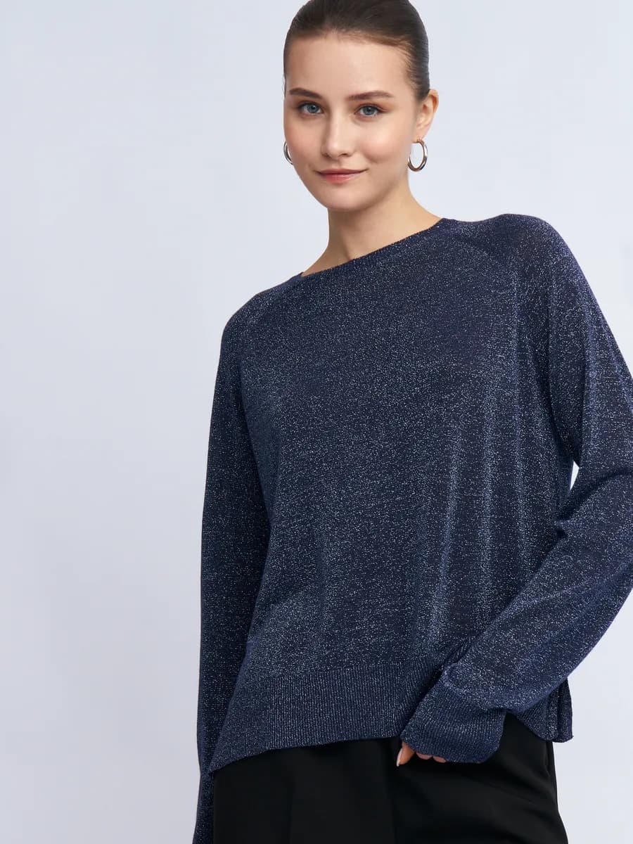 Тонкий женский джемпер с люрексом