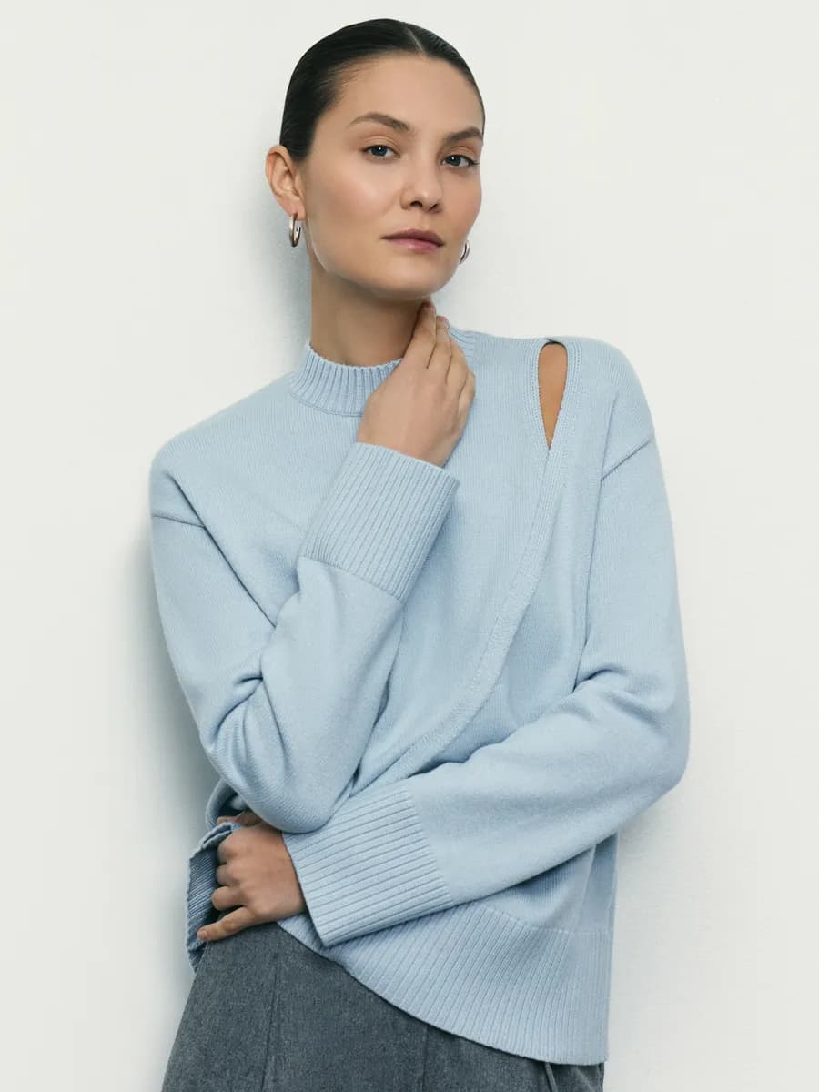 Джемпер вязаный свободного кроя с вискозой с разрезом