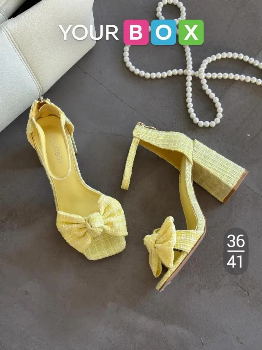 Летние босоножки с бантом на каблуке