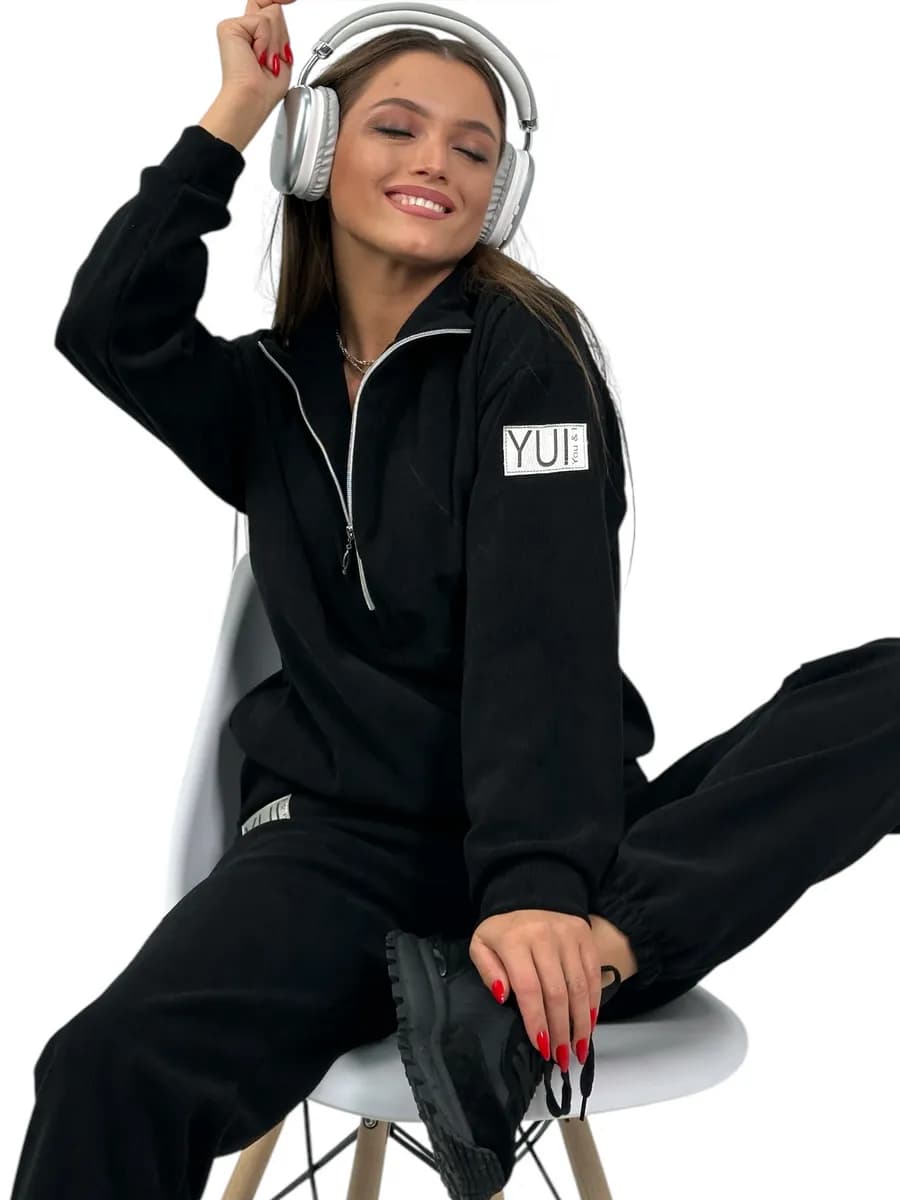 Костюм спортивный