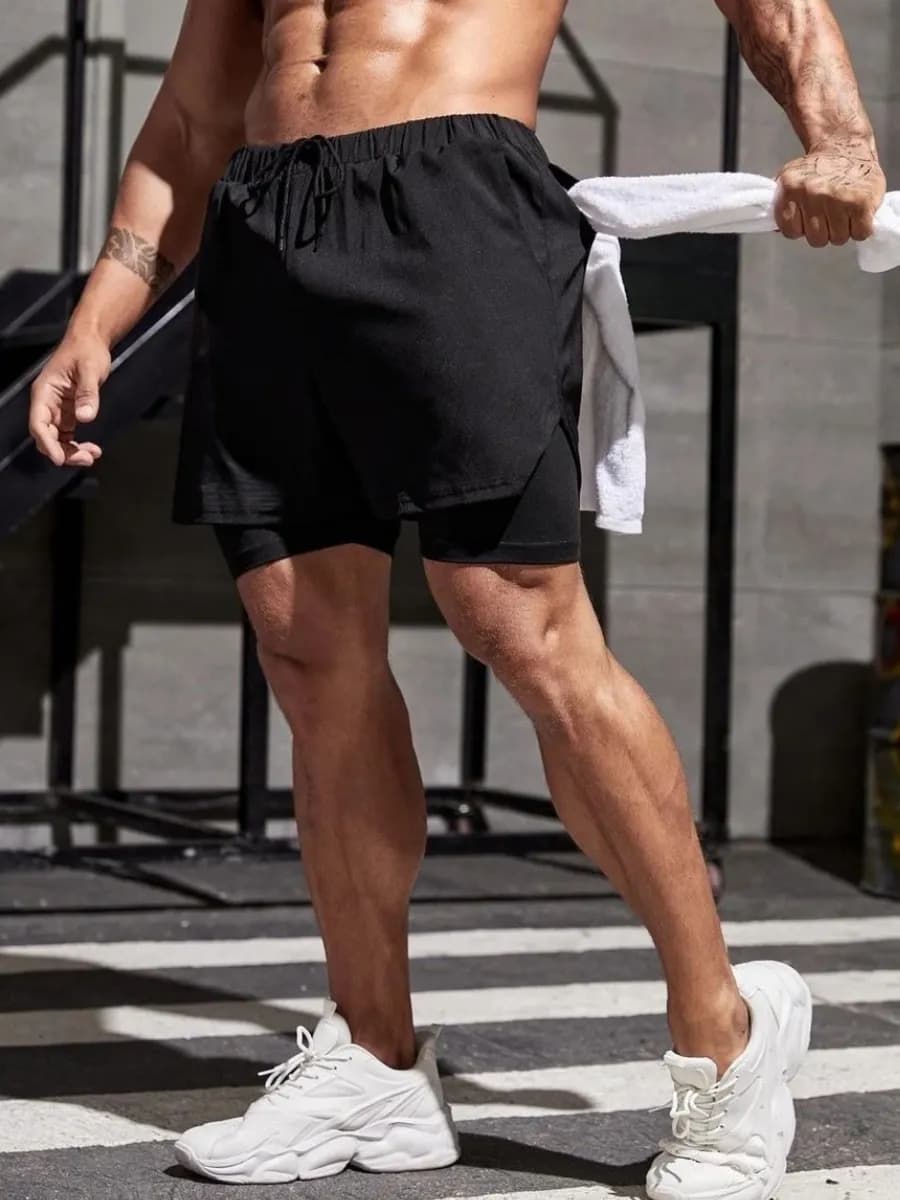 Спортивные шорты с тайтсами для зала