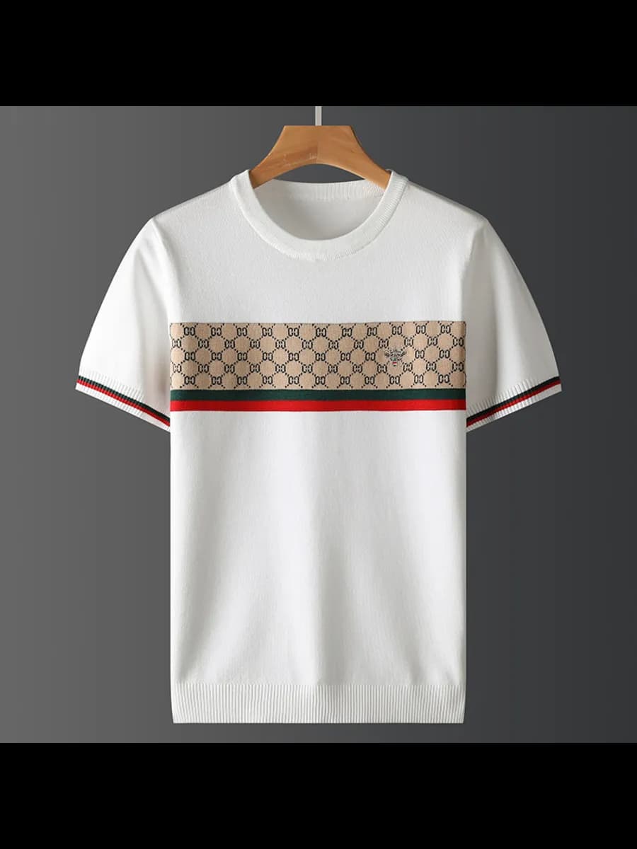 Футболка с полосой и трендовым рисунком