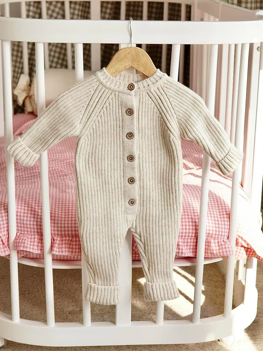 Комбинезон вязаный для новорожденных