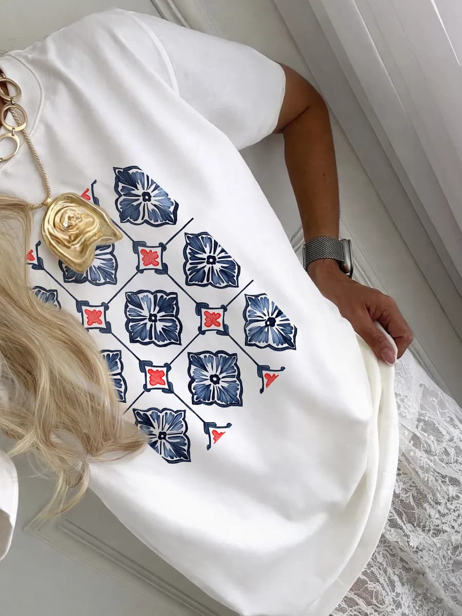 Футболка нарядная с принтом хлопковая