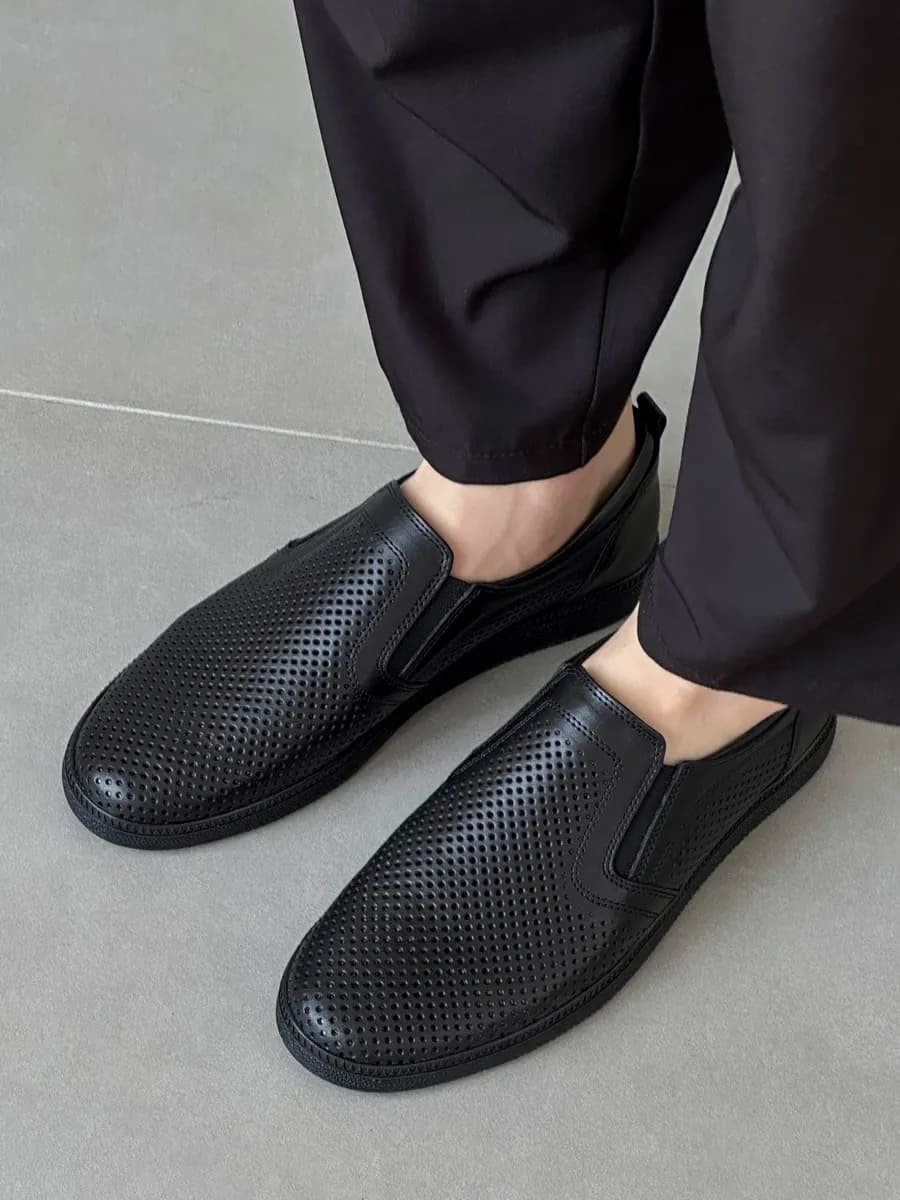 Классические летние туфли из натуральной кожи с перфорацией