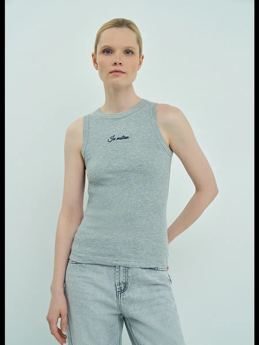 Майка в рубчик с вышивкой