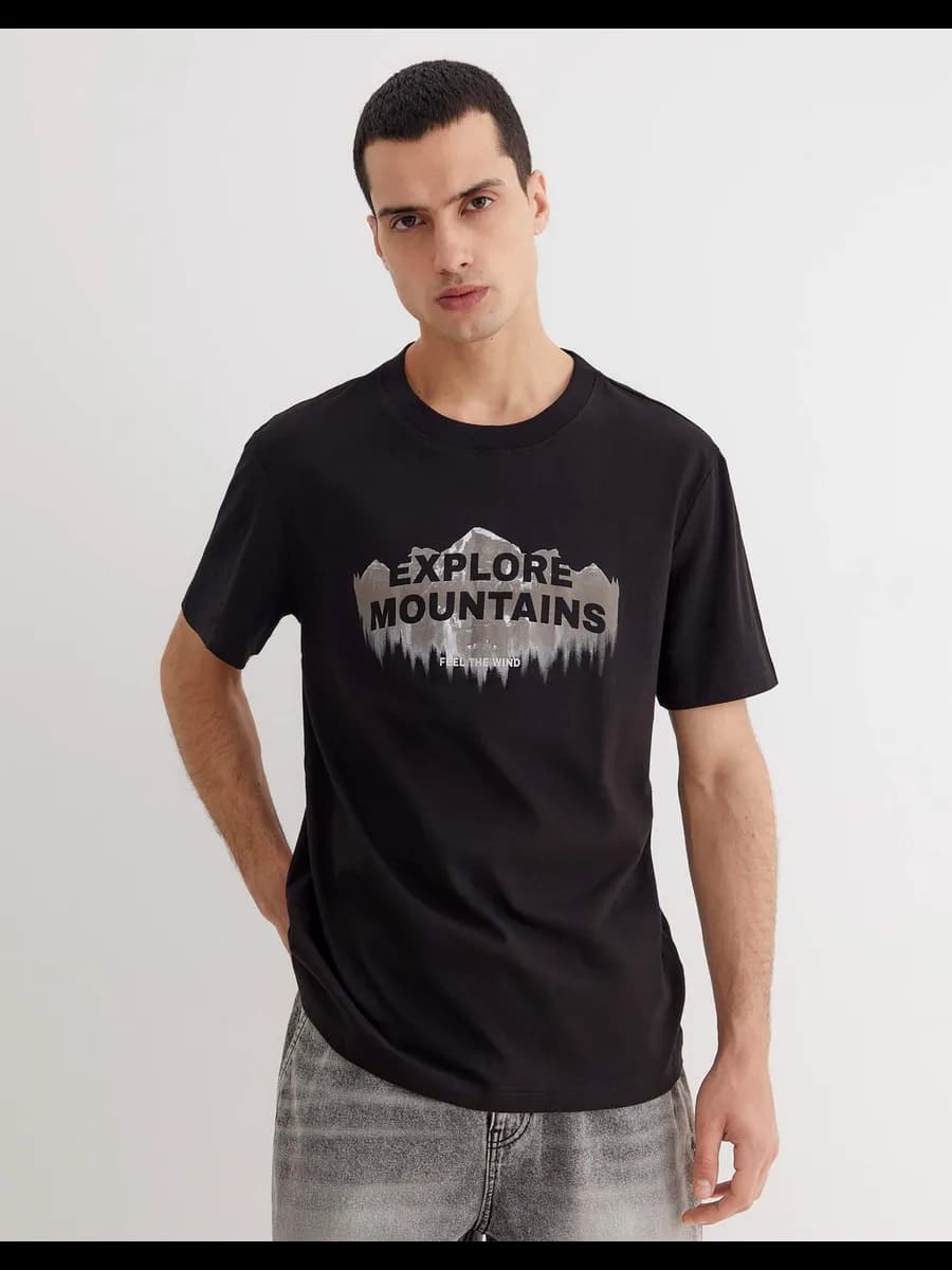 Чёрная футболка с принтом