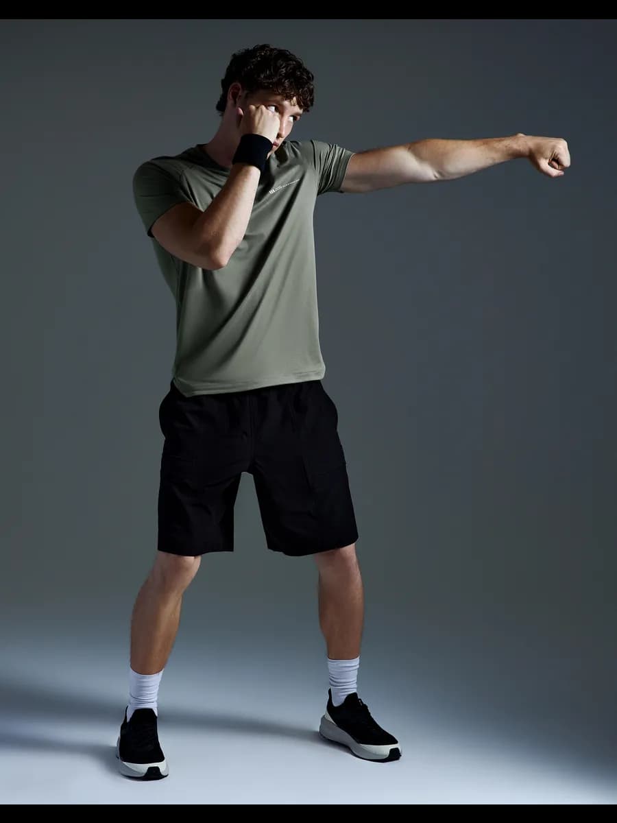 Хаки спортивная футболка со светоотражающим принтом