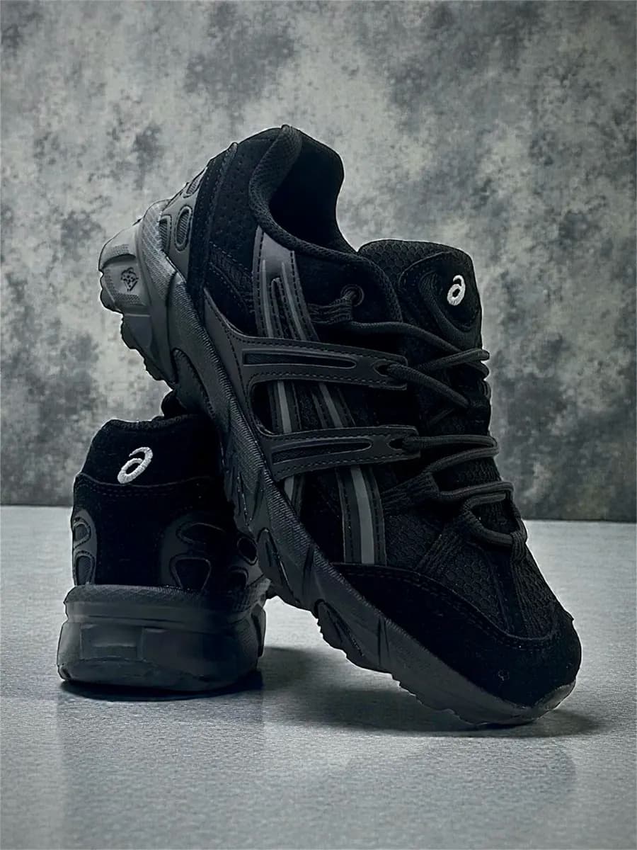 Кроссовки Asics