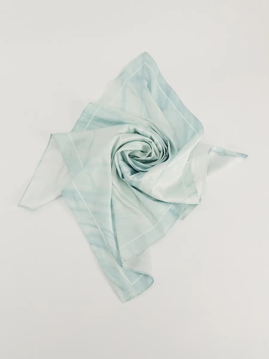 Платок с фактурным принтом