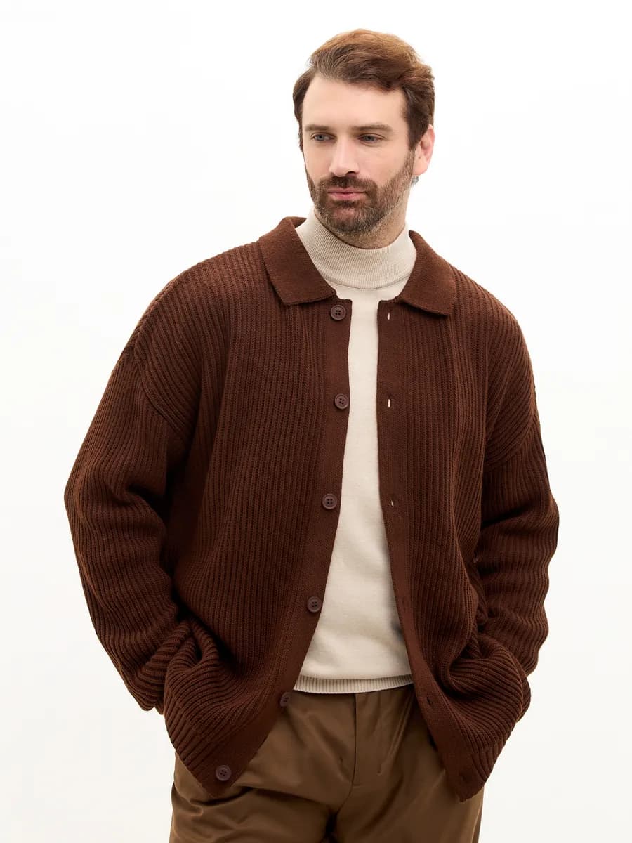 Кардиган на пуговицах вязаный