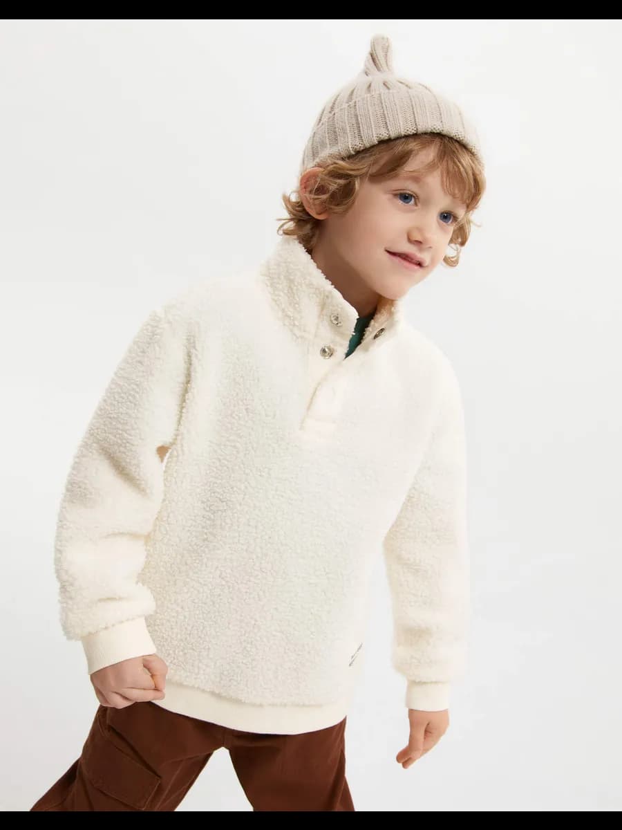 Молочный свитшот из шерпы с воротником