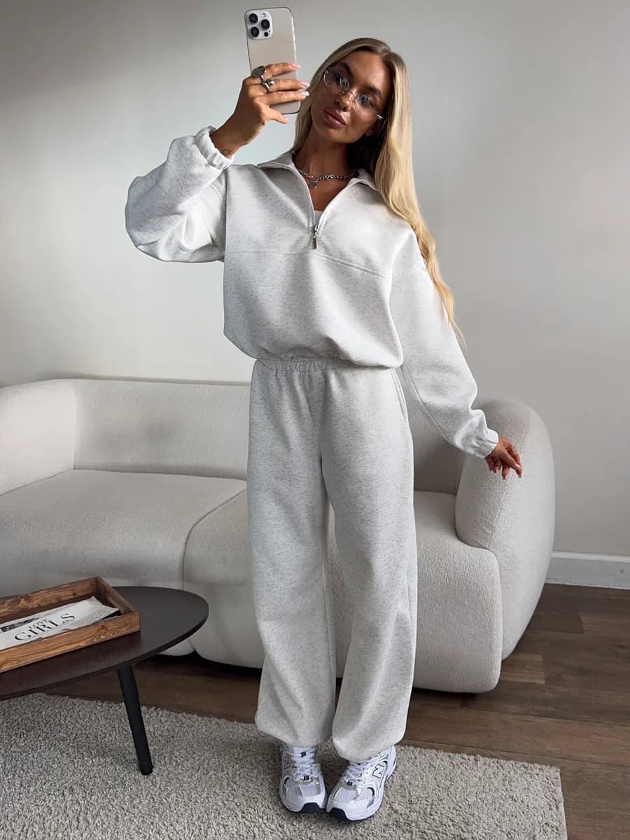 Спортивный костюм без начеса брючный трикотажный