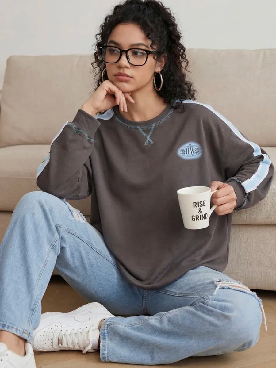 Свитшот оверсайз с принтом швами наружу без начеса