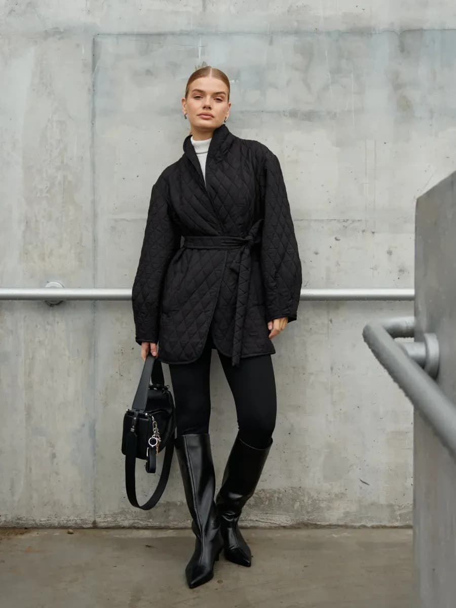 Куртка демисезонная стеганая оверсайз с поясом