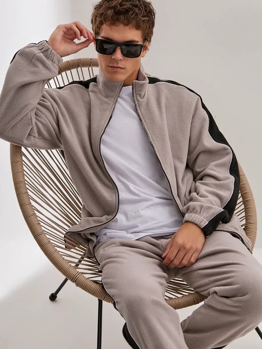 Костюм спортивный