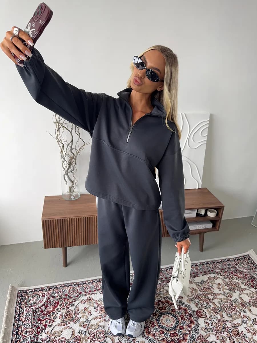 Спортивный костюм без начеса брючный трикотажный