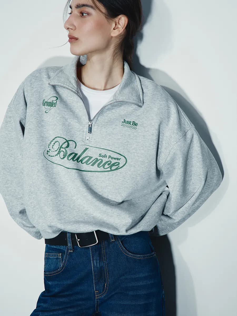 Свитшот оверсайз с принтом с воротником на молнии