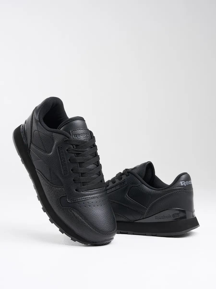 Кроссовки спортивные