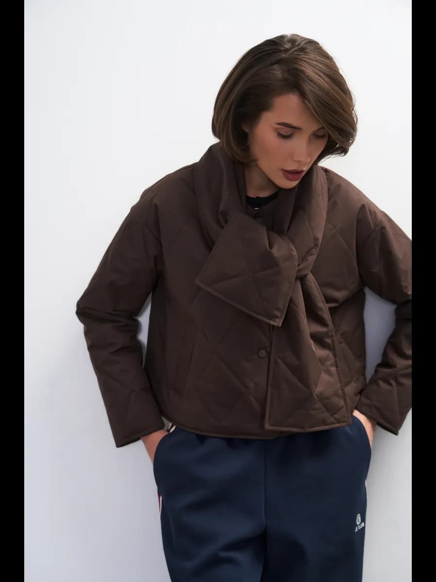 Куртка весенняя стеганая короткая с шарфом