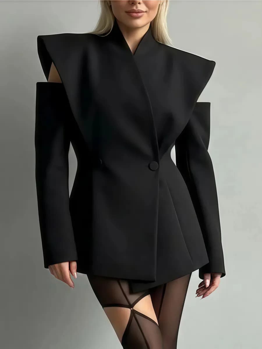 Удлиненный пиджак с открытыми плечами