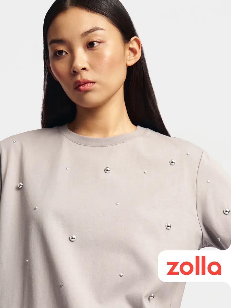 Женская оверсайз футболка с декором